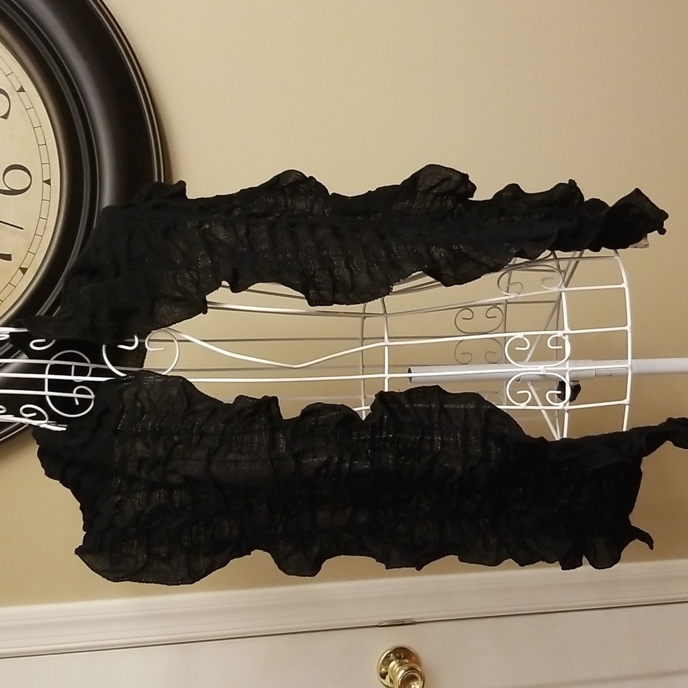 Descours Paris vintage black ruffled scarf